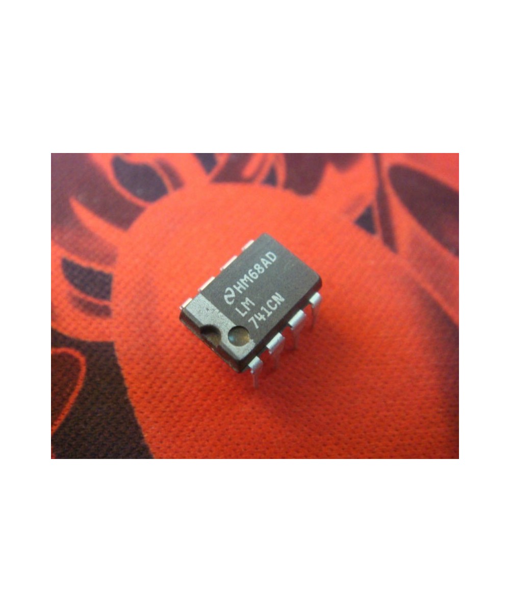 Amplificador operacional LM741